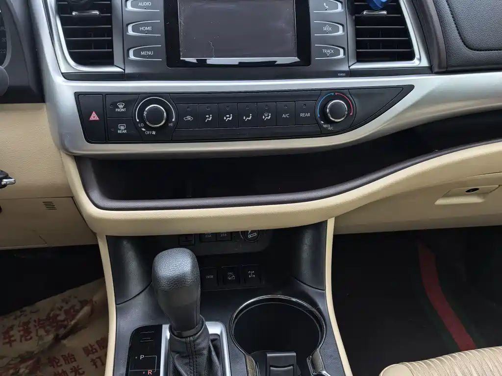 Toyota Highlander — фото 13