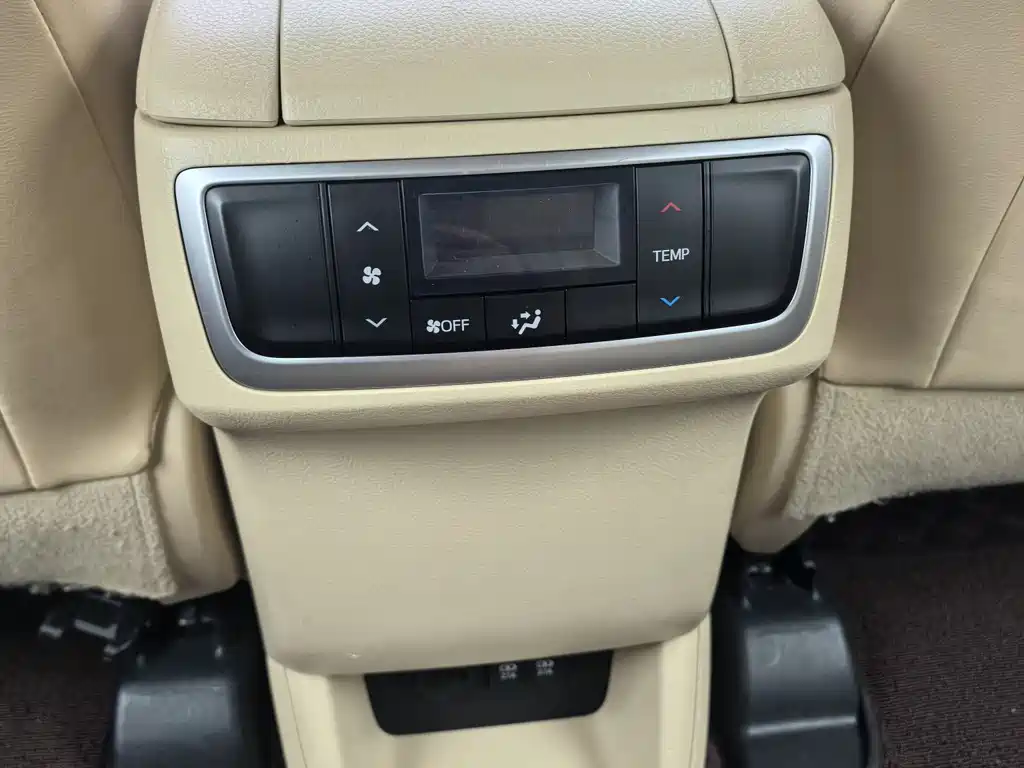 Toyota Highlander — фото 15