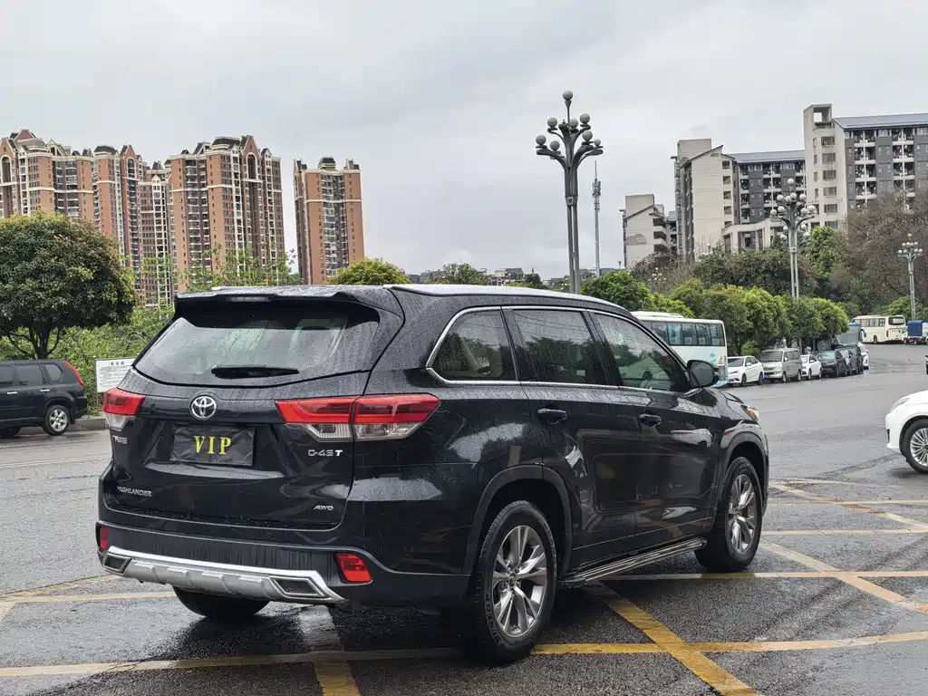 Toyota Highlander — фото 4