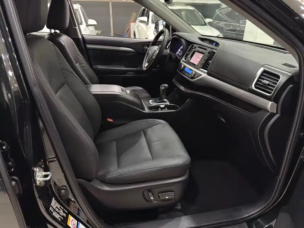 Toyota Highlander — фото 11