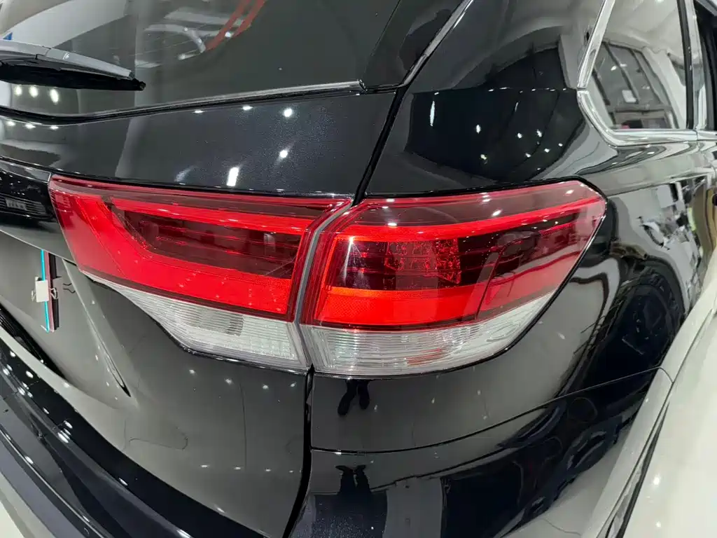 Toyota Highlander — фото 17