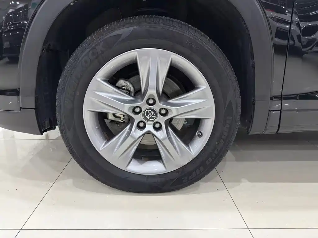 Toyota Highlander — фото 18