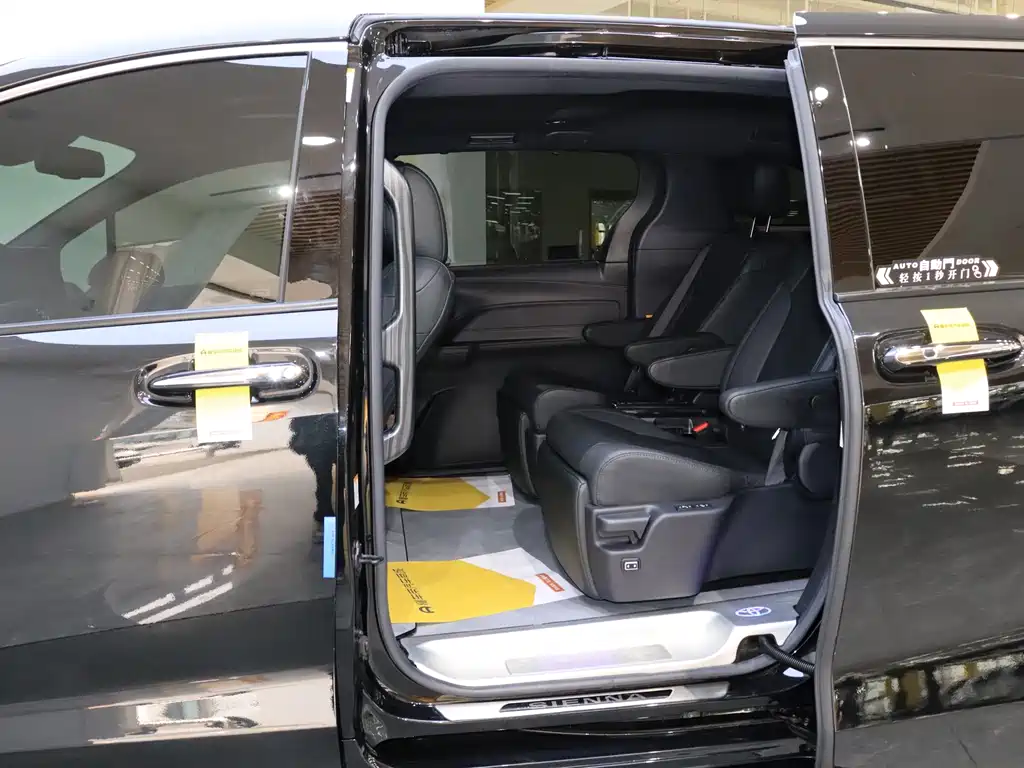 Toyota Sienna — фото 15