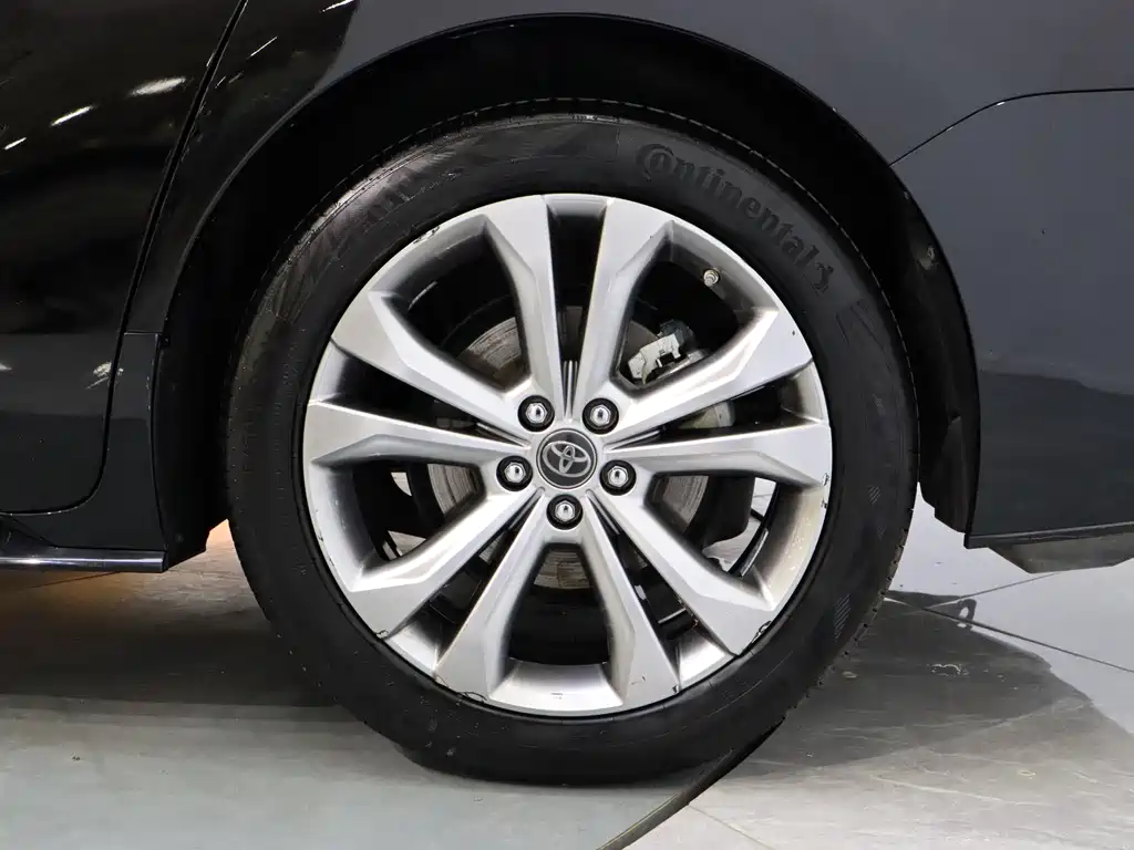 Toyota Sienna — фото 10