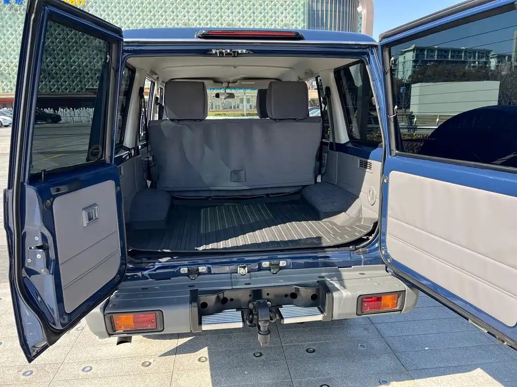 Toyota Land Cruiser — фото 19