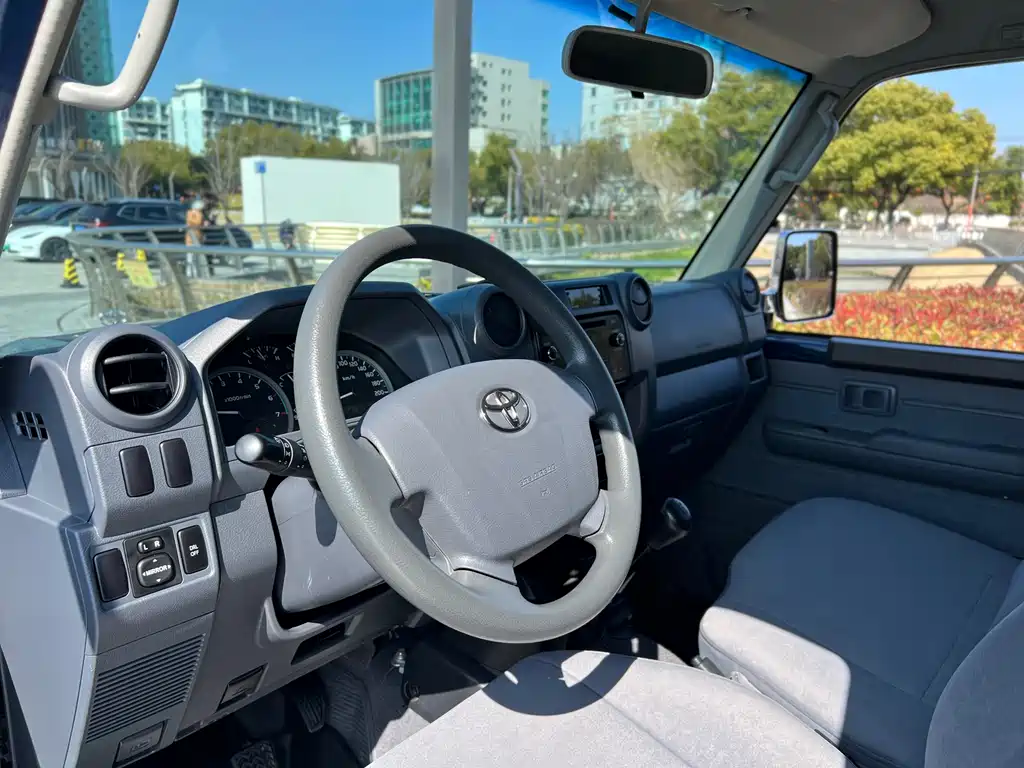 Toyota Land Cruiser — фото 9