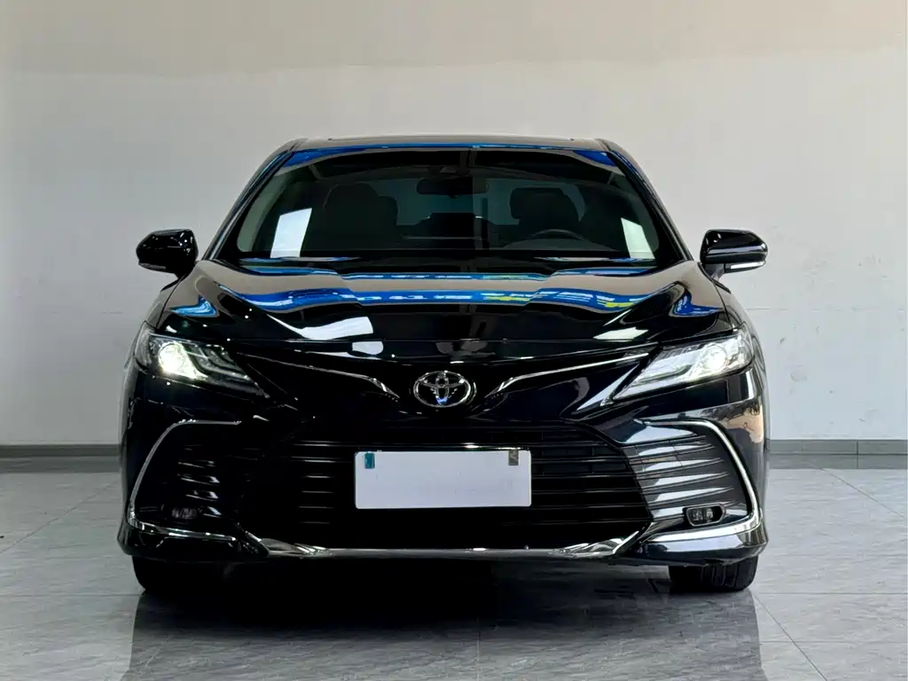 Toyota Camry — фото 2