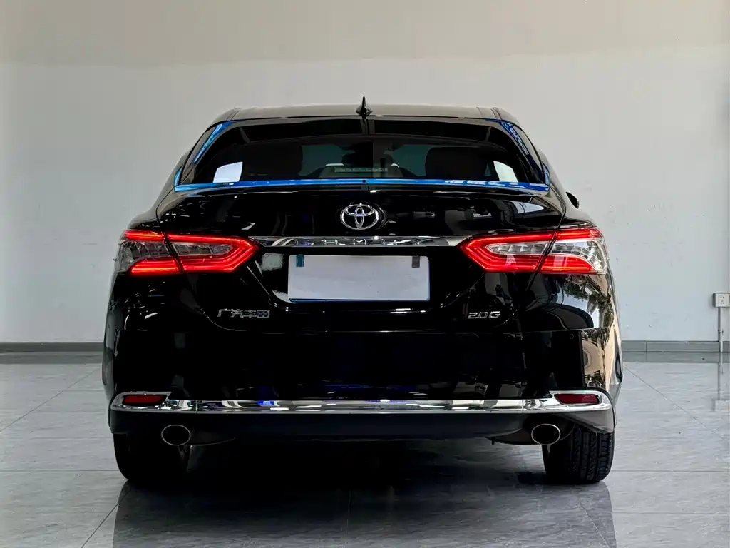 Toyota Camry — фото 3