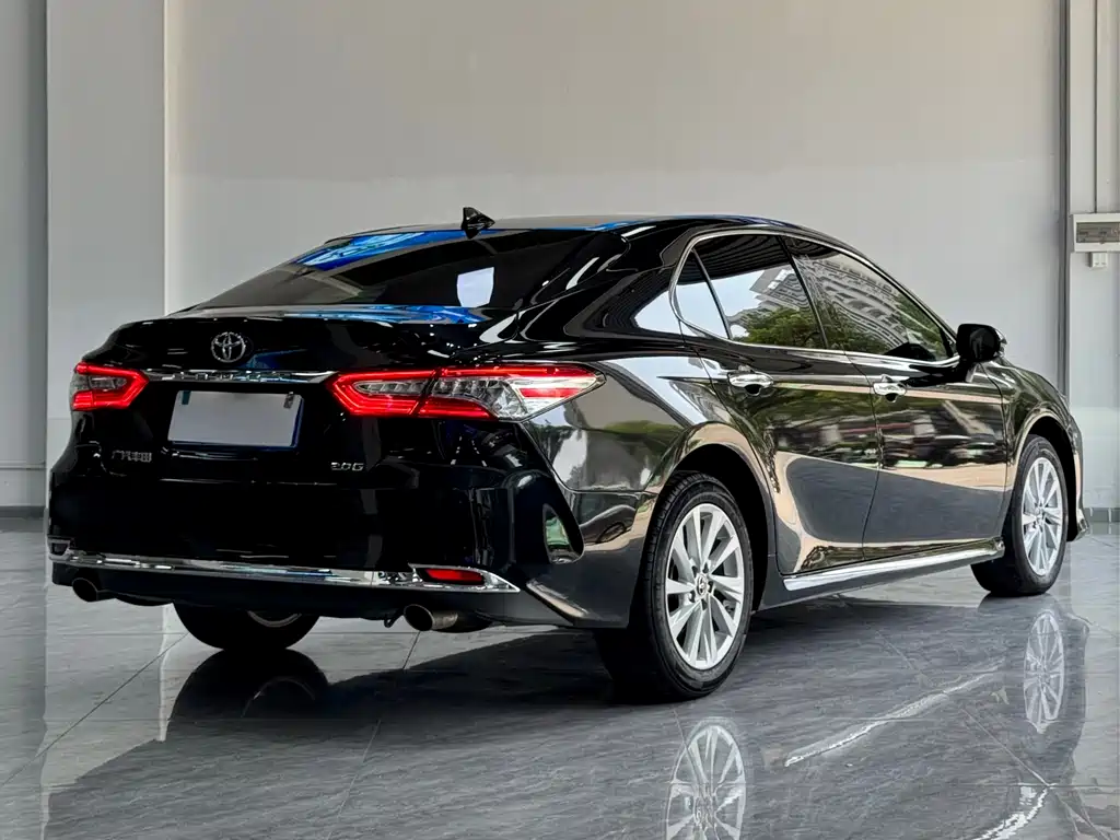 Toyota Camry — фото 4