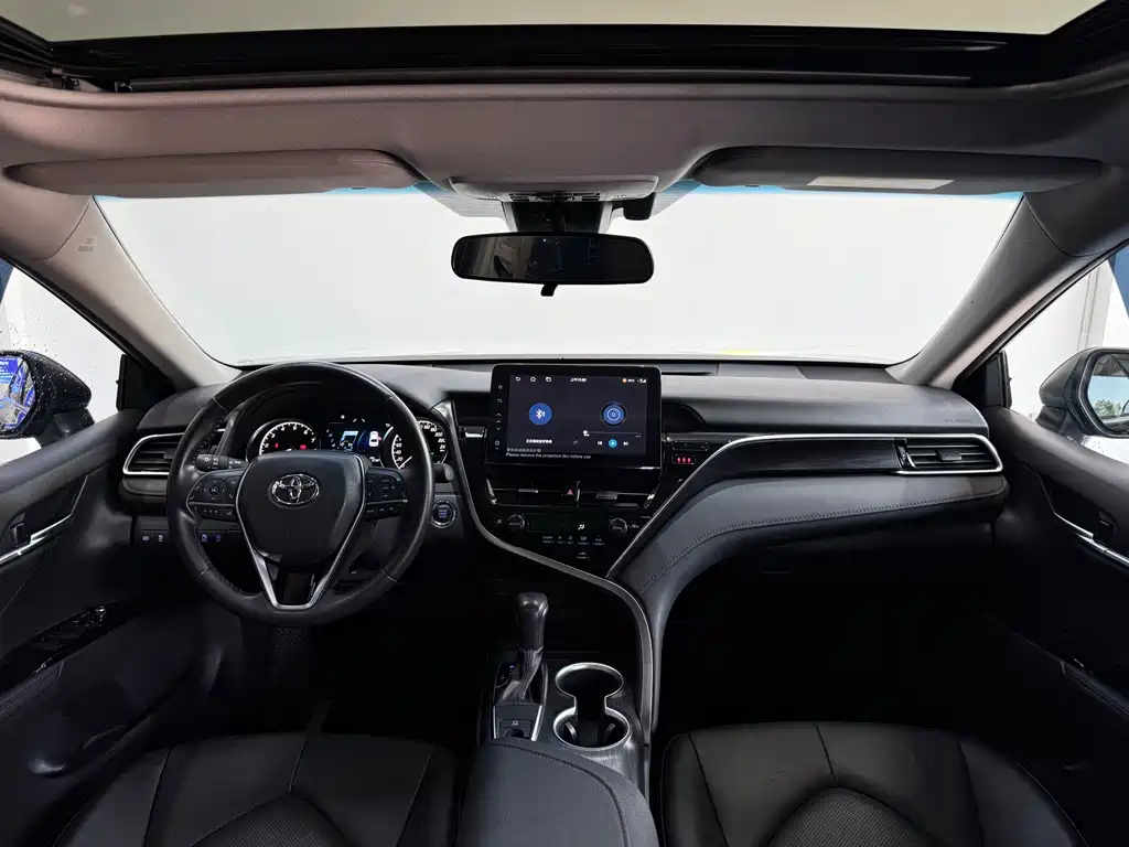 Toyota Camry — фото 7