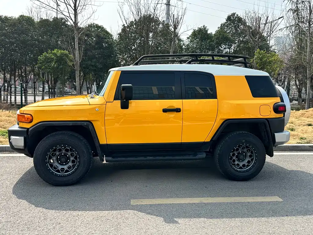 Toyota FJ Cruiser — фото 3