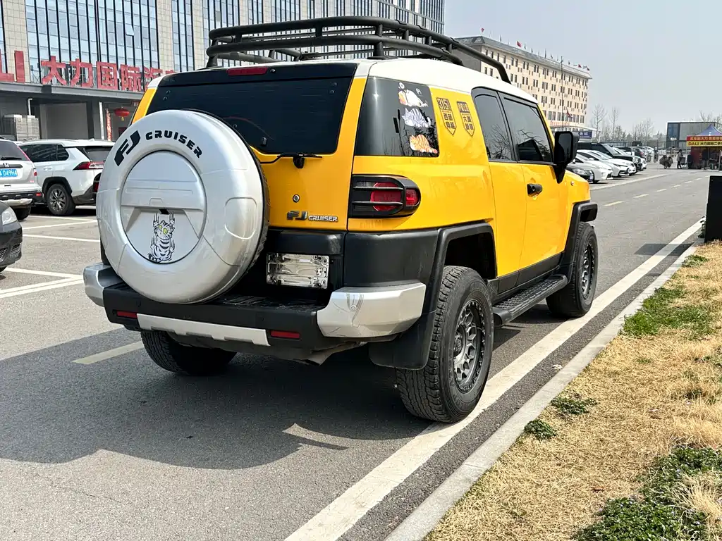 Toyota FJ Cruiser — фото 5