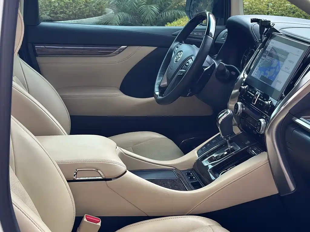 Toyota Vellfire — фото 4