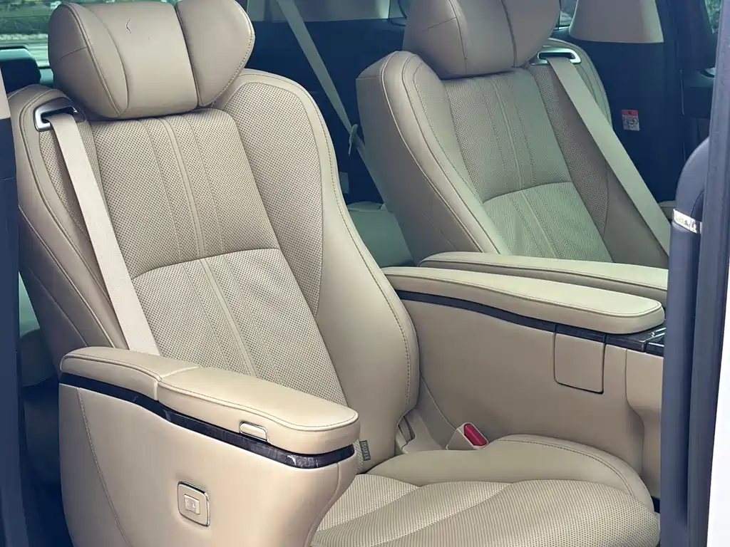 Toyota Vellfire — фото 6