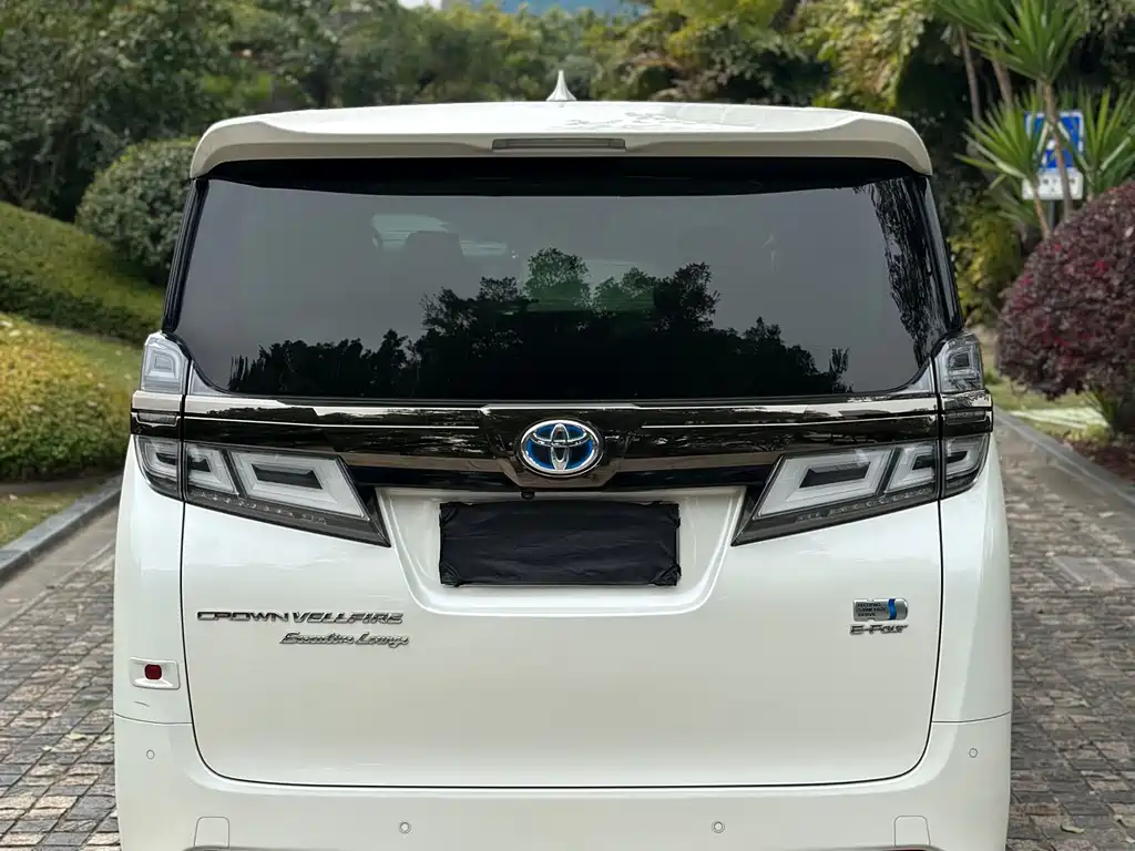 Toyota Vellfire — фото 8