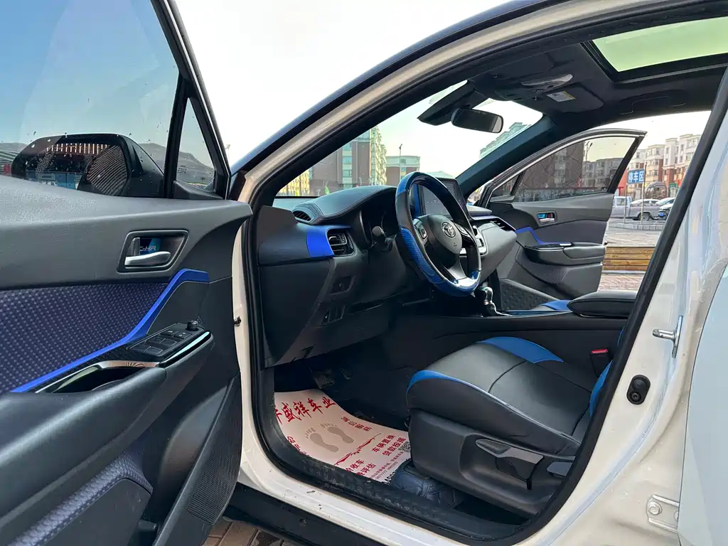Toyota C-HR — фото 4