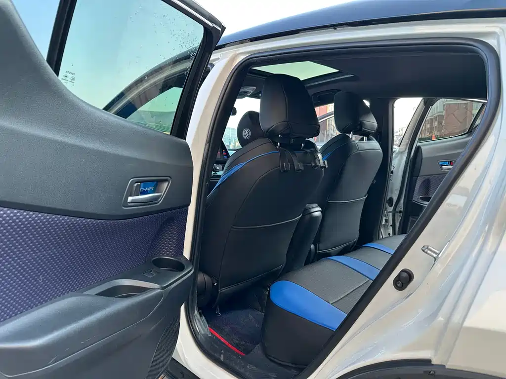 Toyota C-HR — фото 5