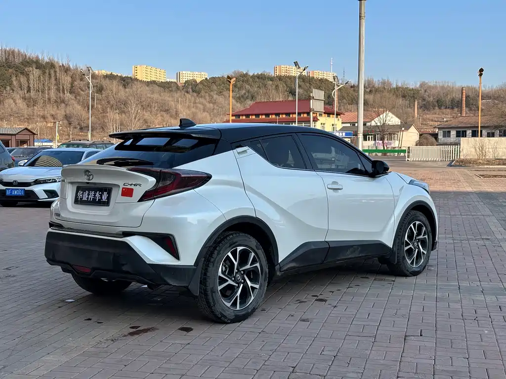 Toyota C-HR — фото 8