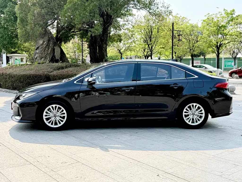 Toyota Allion — фото 4