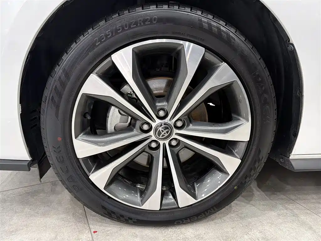Toyota Granvia — фото 13