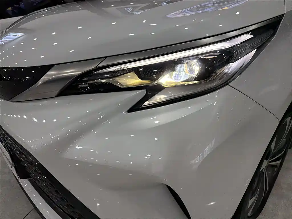 Toyota Granvia — фото 14