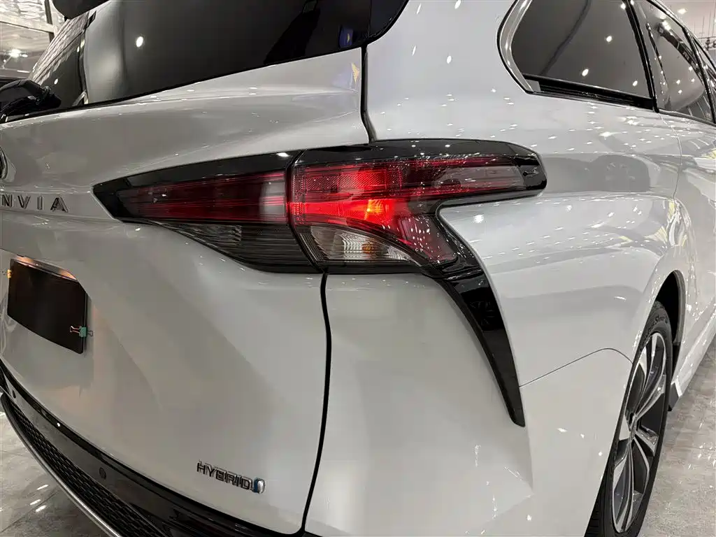 Toyota Granvia — фото 15