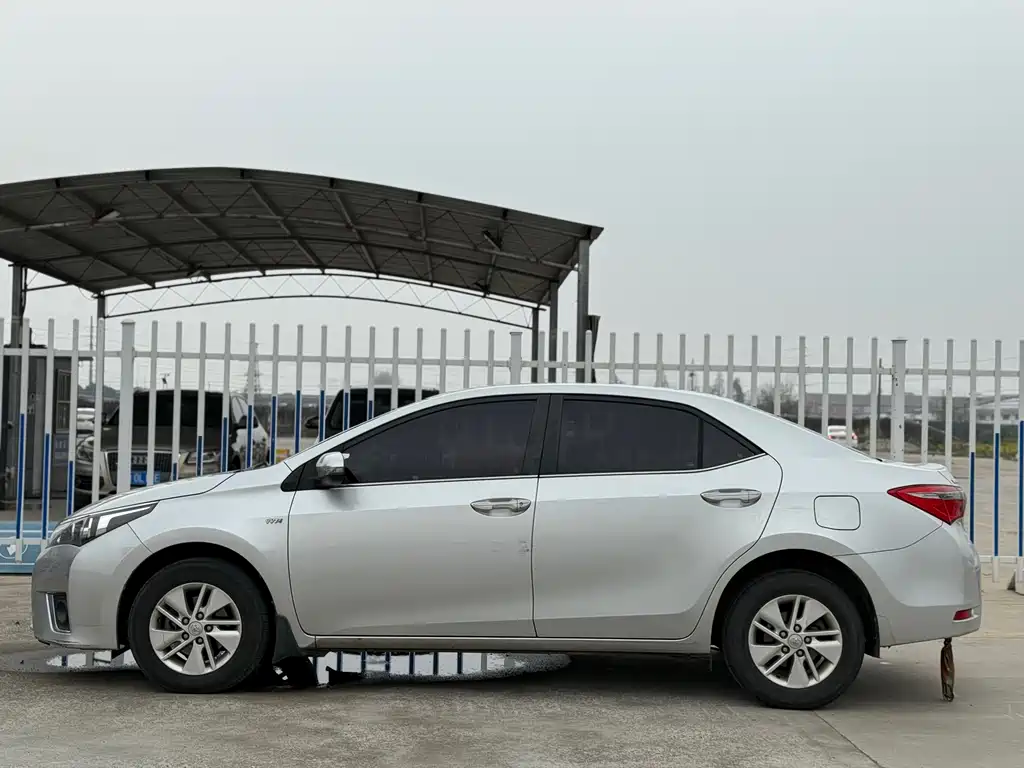 Toyota Corolla — фото 3