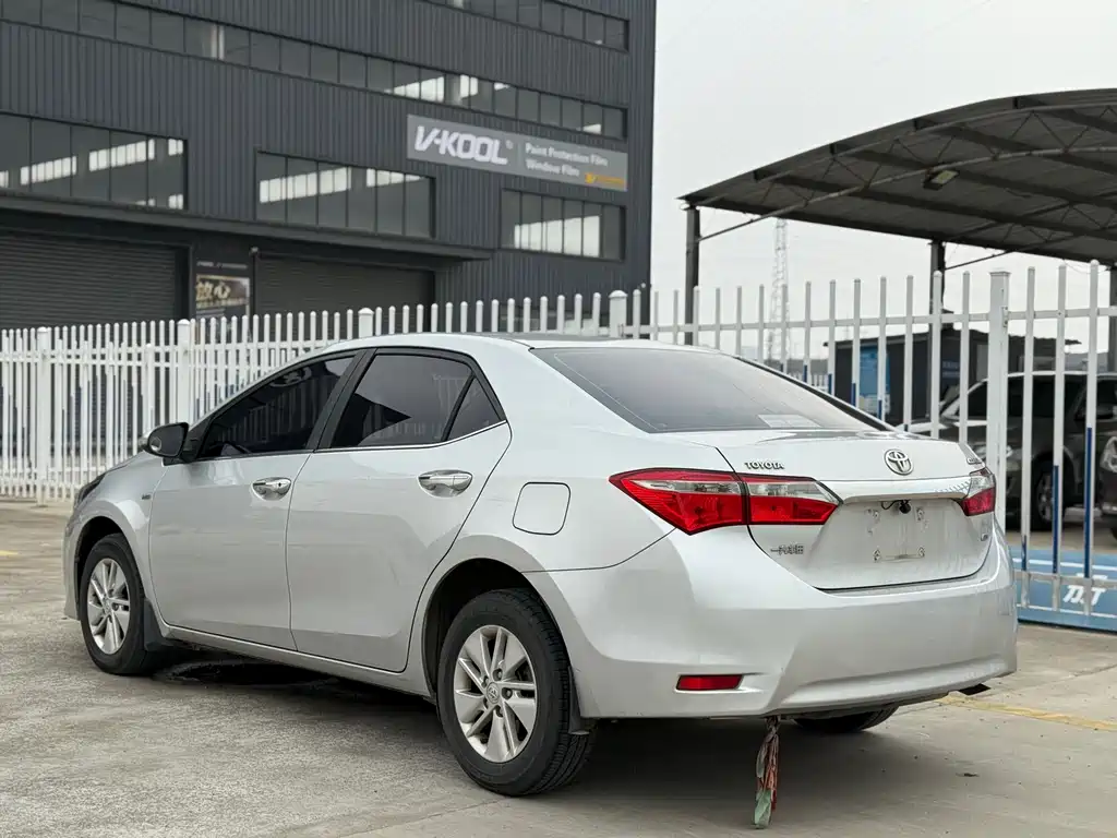 Toyota Corolla — фото 4