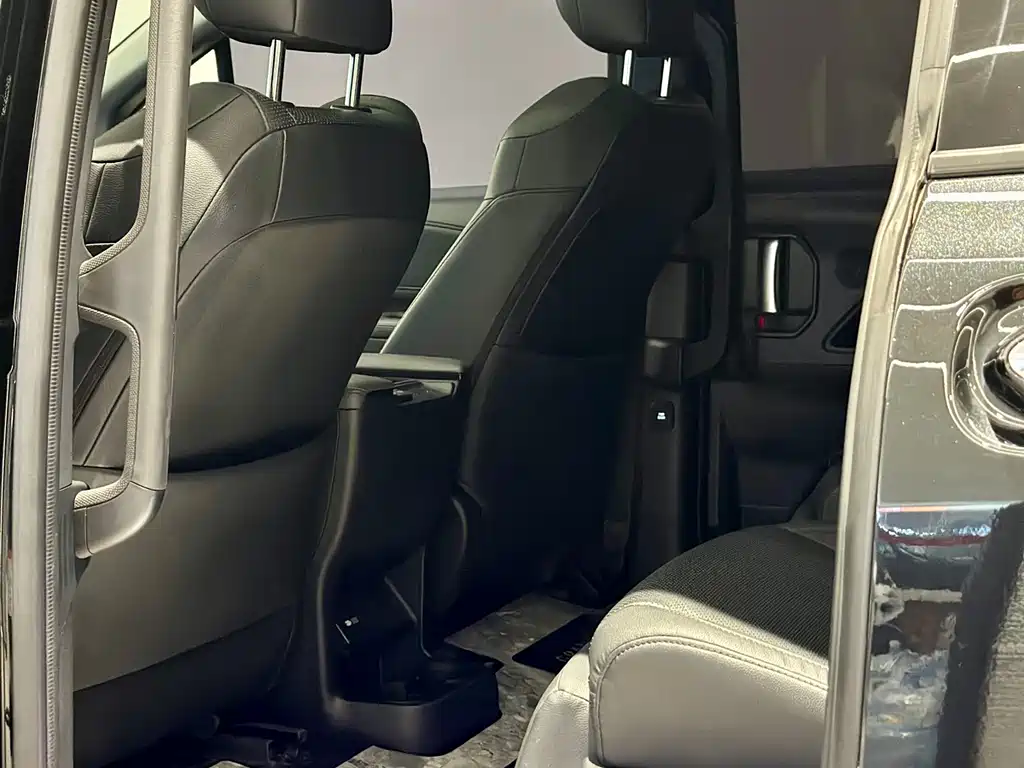 Toyota Granvia — фото 8