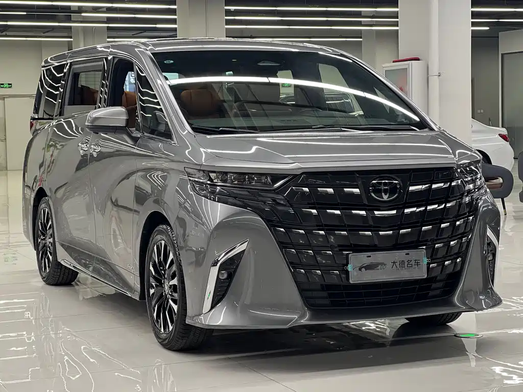 Toyota Alphard — фото 3