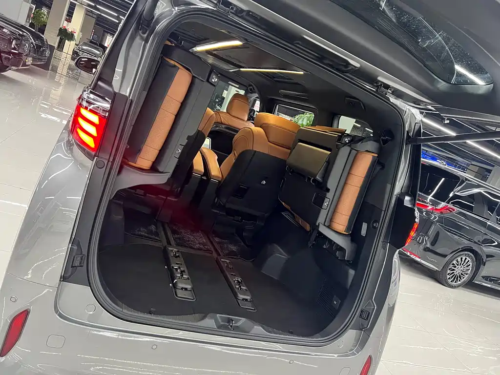 Toyota Alphard — фото 8