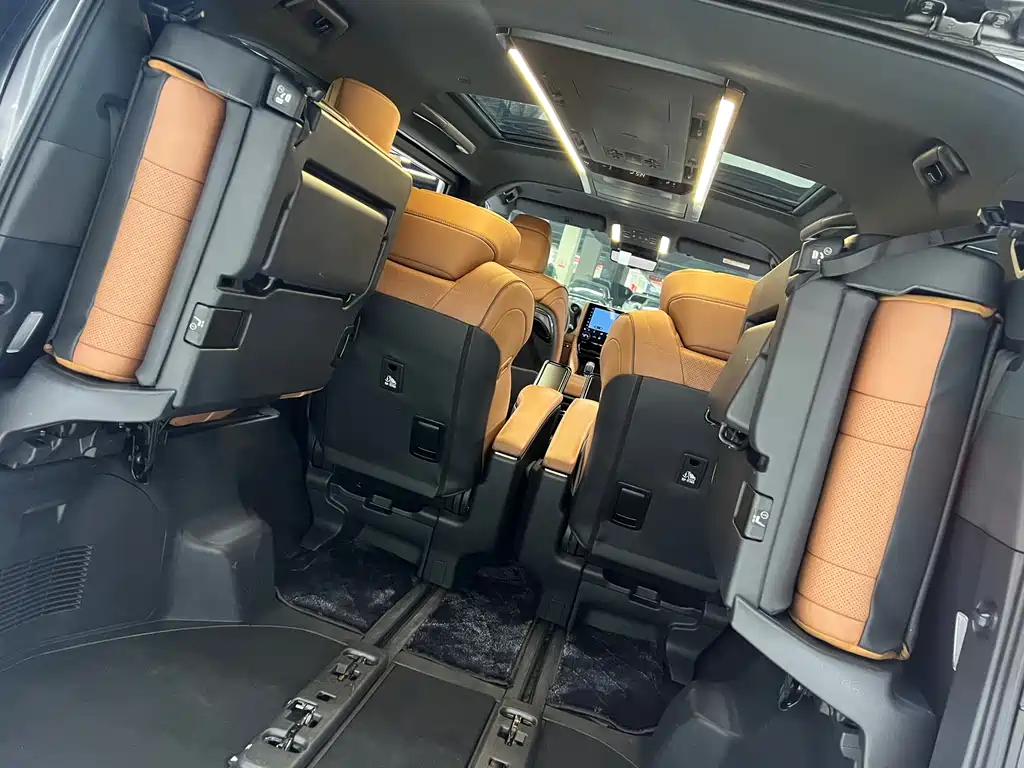 Toyota Alphard — фото 9