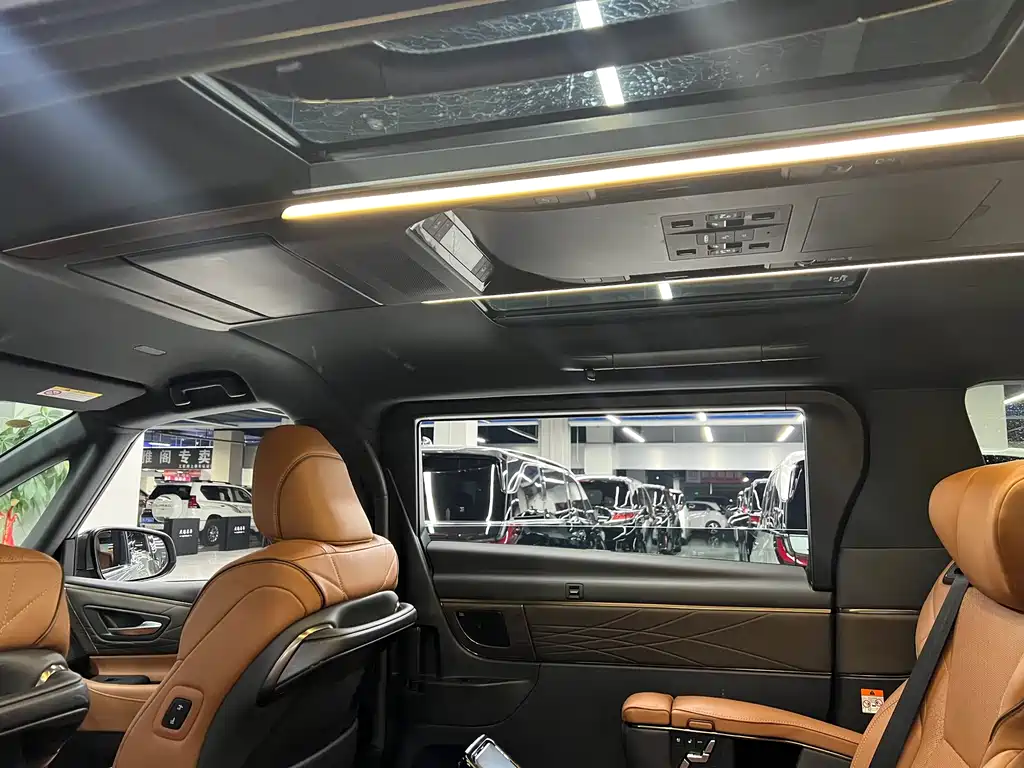 Toyota Alphard — фото 10