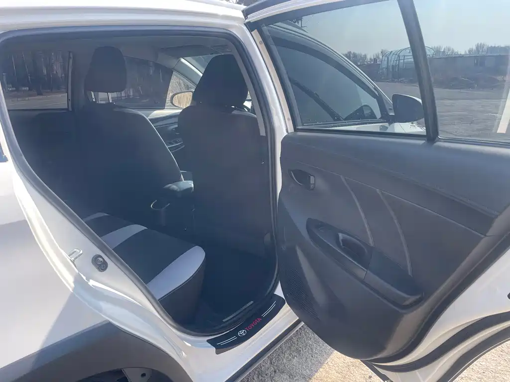 Toyota Yaris L — фото 23