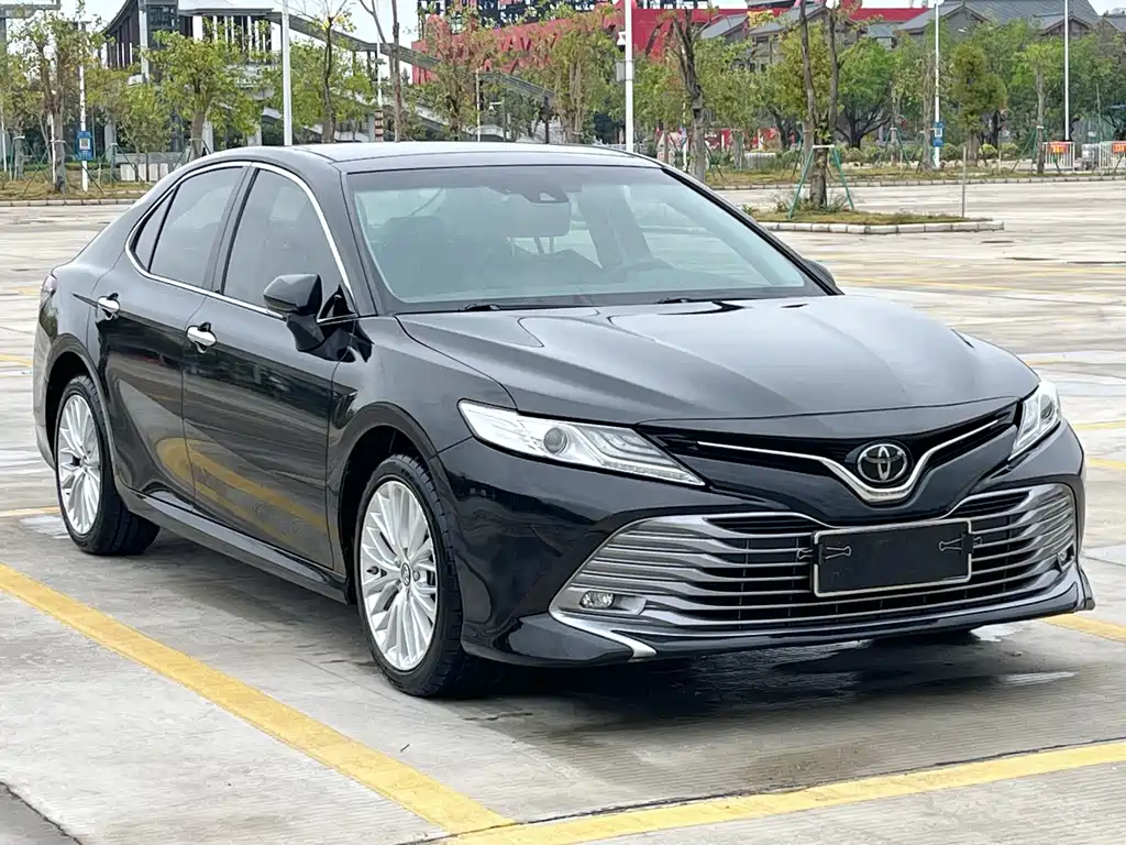 Toyota Camry — фото 3