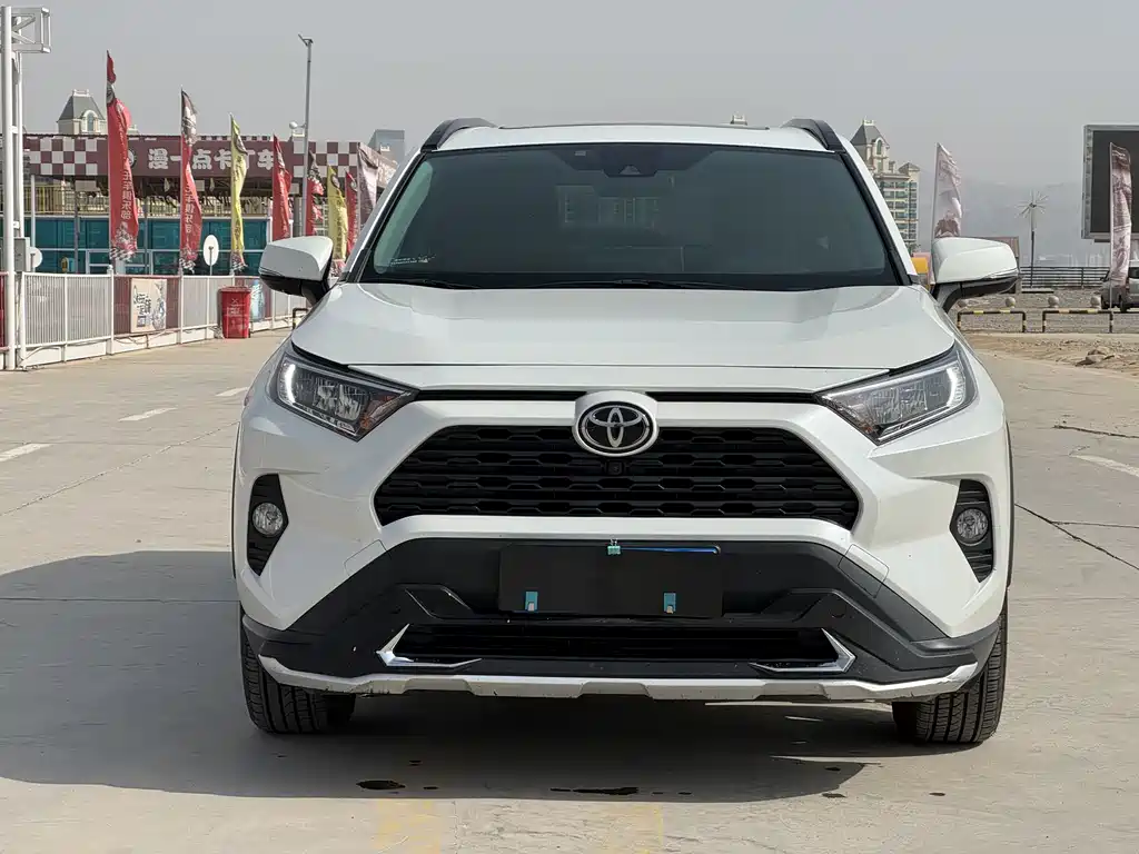 Toyota RAV4 — фото 2