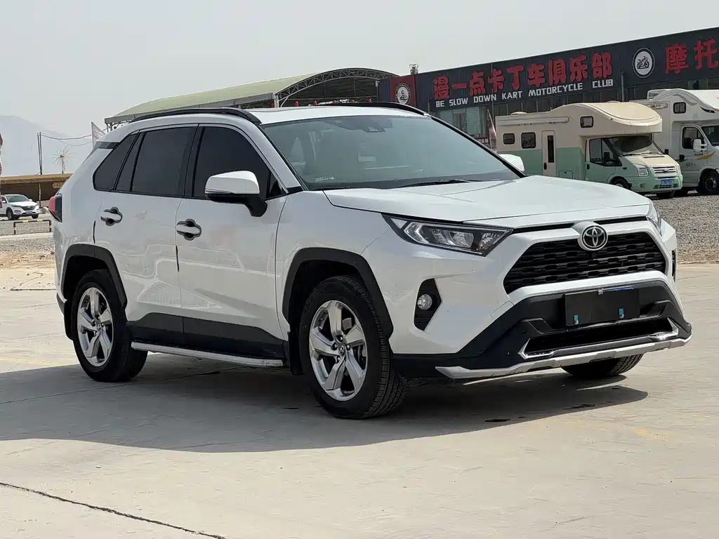 Toyota RAV4 — фото 3