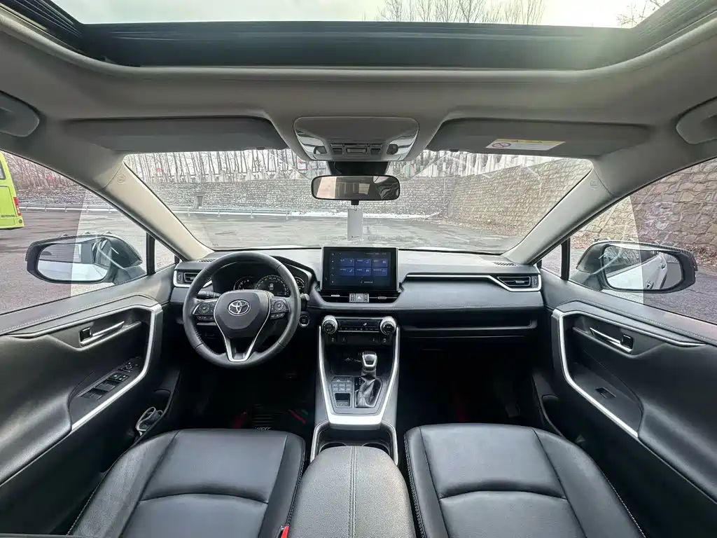 Toyota RAV4 — фото 4