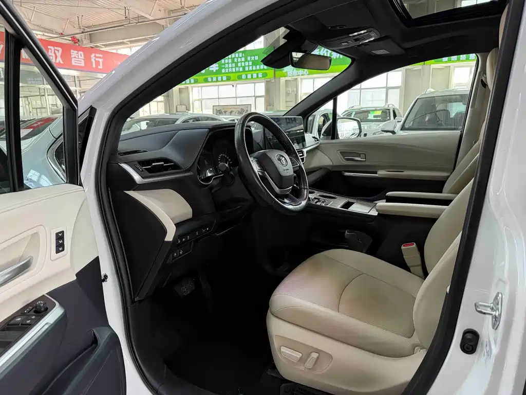 Toyota Granvia — фото 7