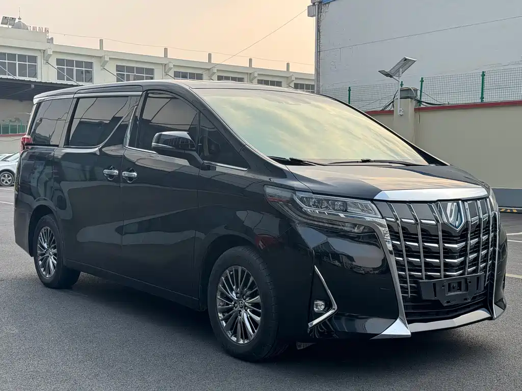 Toyota Alphard — фото 3