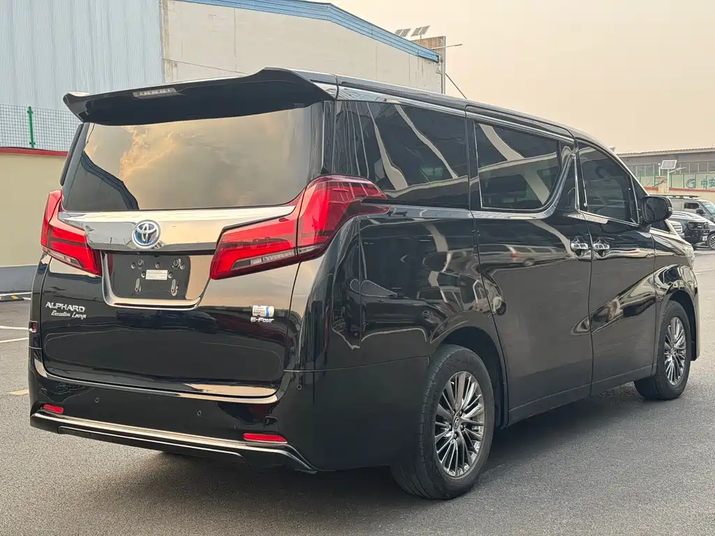 Toyota Alphard — фото 5