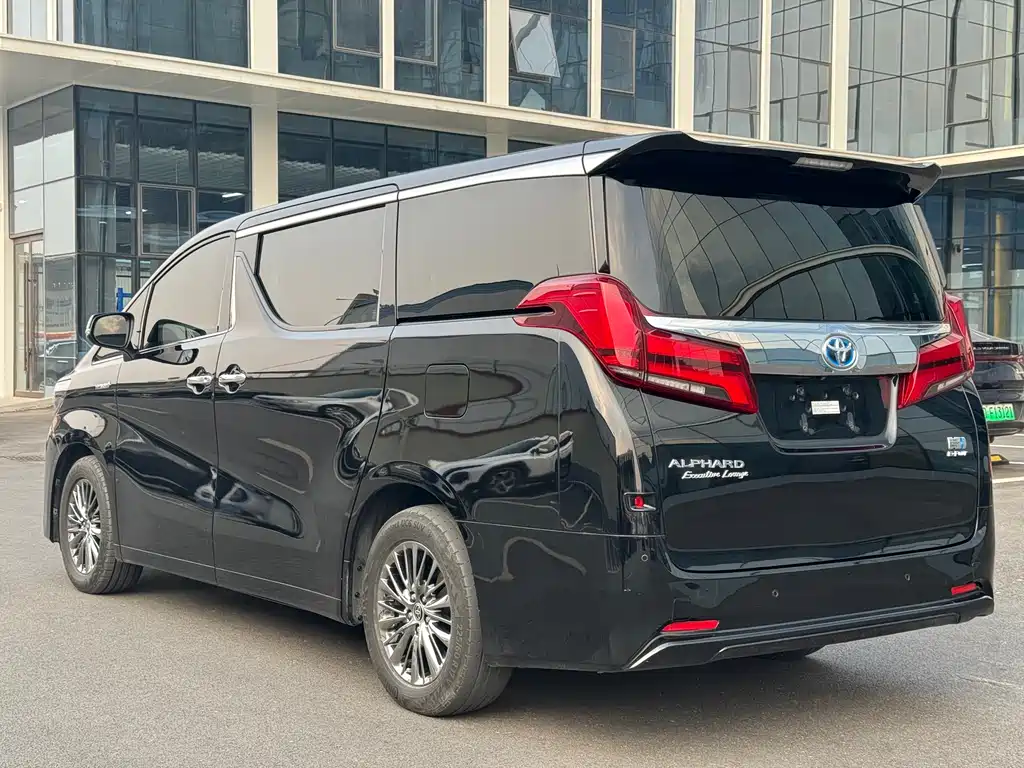 Toyota Alphard — фото 6