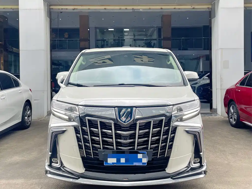 Toyota Alphard — фото 2