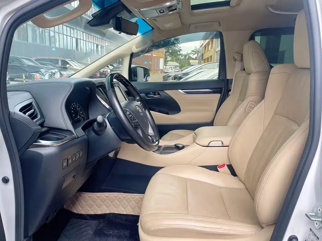 Toyota Alphard — фото 3
