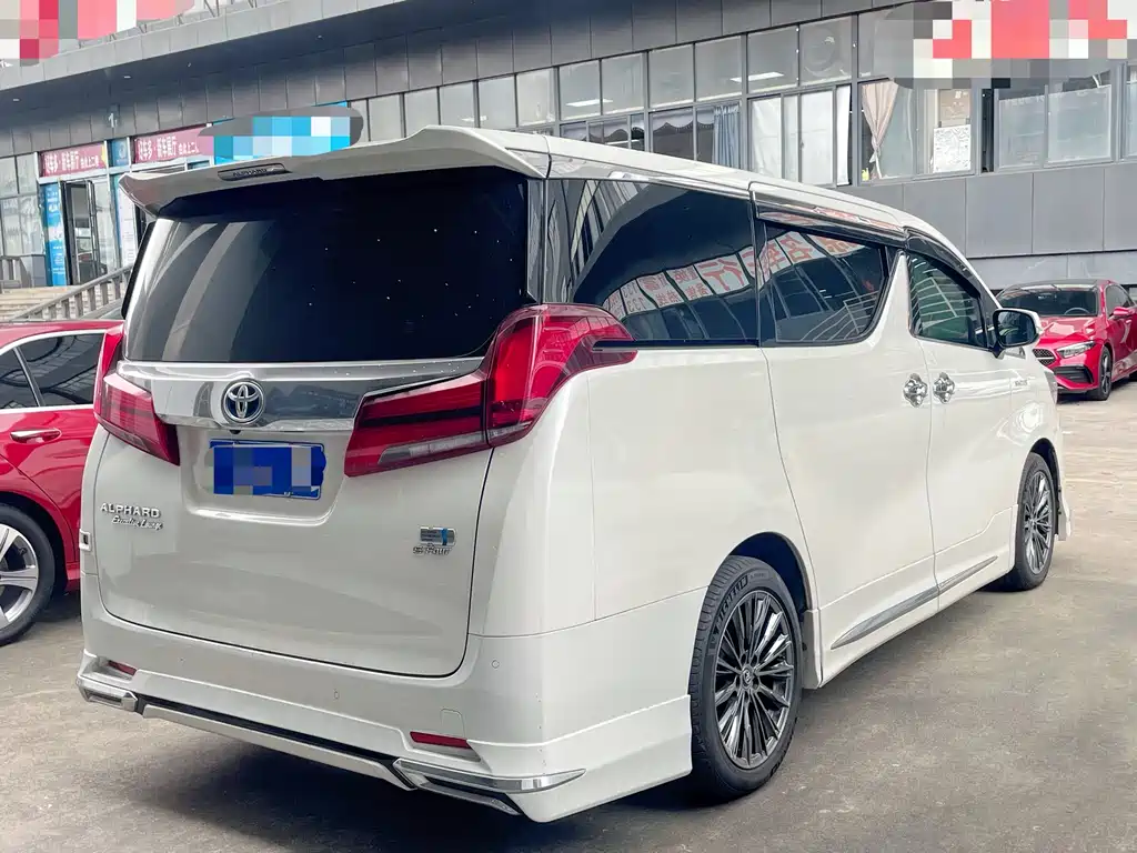 Toyota Alphard — фото 6