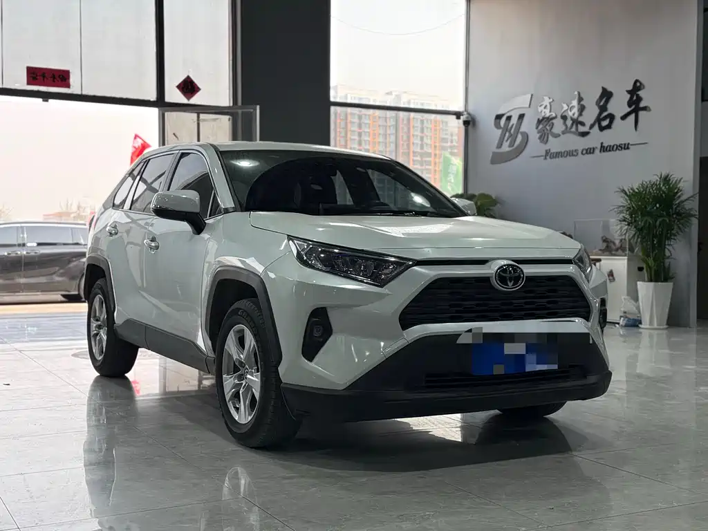 Toyota RAV4 — фото 3