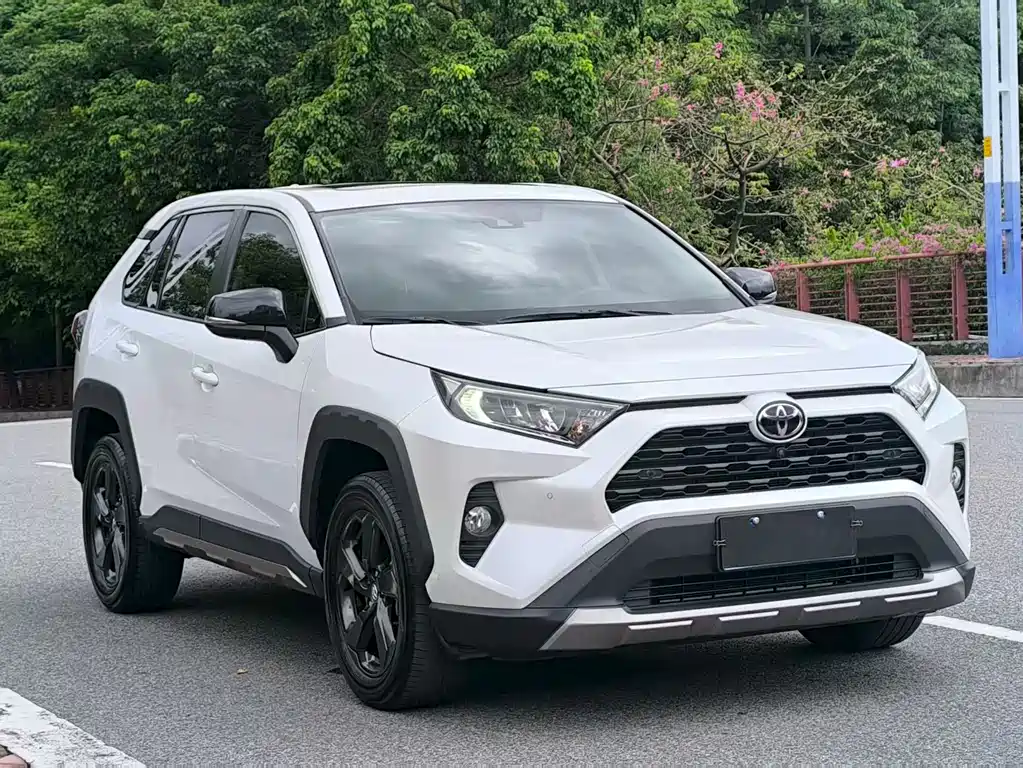 Toyota RAV4 — фото 3