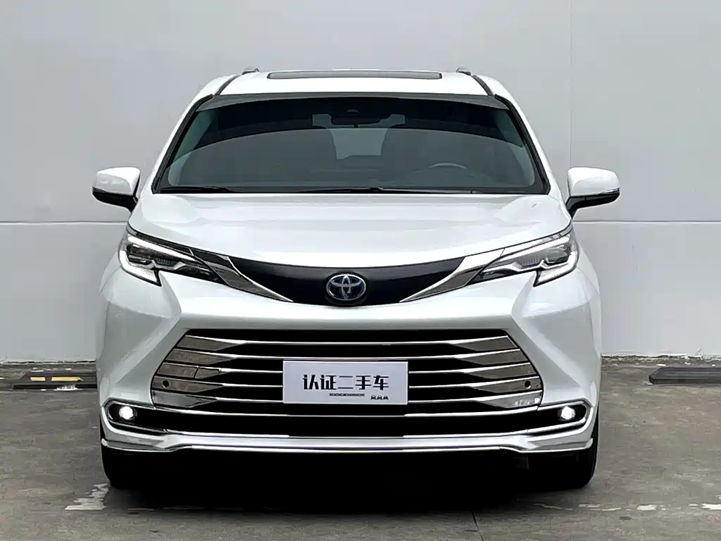 Toyota Sienna — фото 3