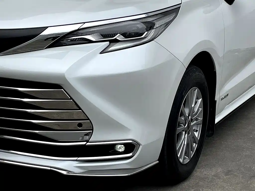 Toyota Sienna — фото 5