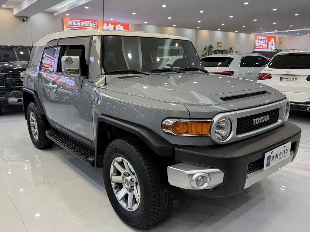 Toyota FJ Cruiser — фото 3